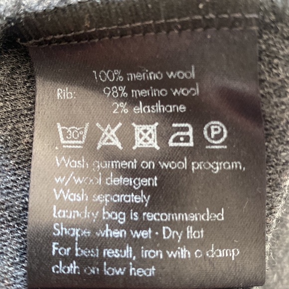 100% Merino Wool Top - Picture 5 of 5